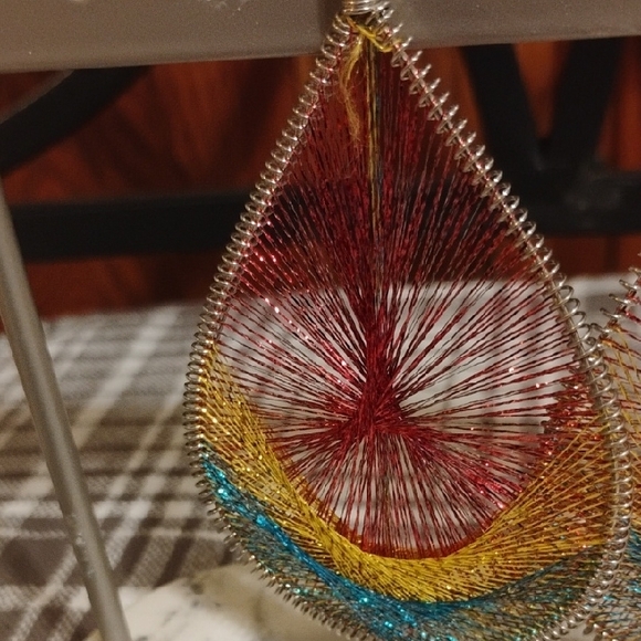 ✨ Bold Metallic Woven Teardrop Earrings ✨ - Picture 3 of 3